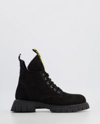 CZARNE TRZEWIKI 22109 BLACK. Czarne botki Venezia, bez wzorów, z nubiku, bez obcasa, bez zapięcia. Za 189.00 zł.