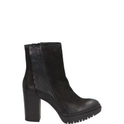 CZARNE BOTKI C854 MO-PY BLACK. Czarne botki Venezia, bez wzorów, z nubiku, bez obcasa, bez zapięcia. Za 349.00 zł.