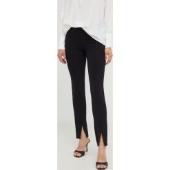 Marella spodnie damskie kolor czarny dopasowane high waist. Czarne spodnie materiałowe Marella, bez wzorów, z materiału, z podwyższonym stanem. W wyprzedaży za 519.99 zł.