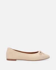 BEŻOWE BALERINY Z KOKARDĄ 69722Y8003 BEIGE. Brązowe baleriny Venezia, bez wzorów, ze skóry, bez obcasa, bez zapięcia. Za 199.00 zł.