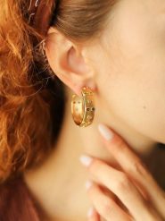 L'Atelier de Gaia Pozłacane kolczyki-kreole rozmiar: onesize. Żółte kolczyki L'Atelier de Gaia, pozłacane. Za 43.99 zł.