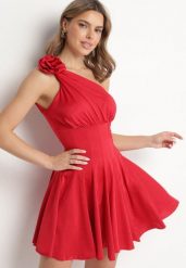 Czerwona Satynowa Asymetryczna Sukienka Ozdobiona Kwiatem 3D Izaiva. Czerwone sukienki Born2be, na imprezę, m, z aplikacjami, z satyny, eleganckie, z asymetrycznym kołnierzem, bez ramiączek, mini, asymetryczne. W wyprzedaży za 118.99 zł.