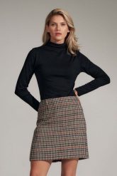 Casualowa Bluzka z Golfem - Czarna. Czarne bluzki Figl, xl, bez wzorów, z elastanu, bez kołnierzyka, bez ramiączek. Za 179.00 zł.