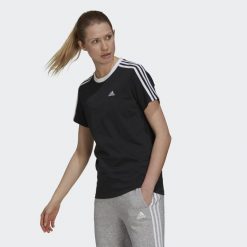 Koszulka fitness damska Adidas Essentials 3-Stripes Tee. Białe t-shirty sportowe adidas, xs, bez wzorów, z bawełny, bez ramiączek, na fitness i siłownię. Za 117.90 zł.