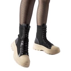 Czarne skarpetowe buty jasna podeszwa Vitto. Czarne botki bez wzorów, eleganckie, z okrągłym noskiem, za kostkę, bez obcasa, na obcasie, bez zapięcia. Za 78.33 zł.