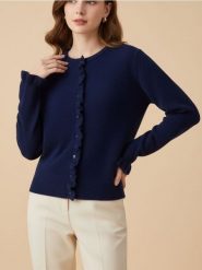 Kardigan z falbaną przy zapięciu - granatowy. Niebieskie swetry Sinsay, l, bez wzorów, bez ramiączek. Za 49.99 zł.