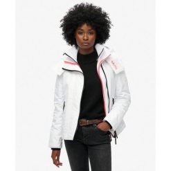 Kurtka przeciwwiatrowa z kapturem na góry. Białe kurtki Superdry, bez wzorów, z kapturem. W wyprzedaży za 485.55 zł.
