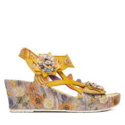 Sandały Laura Vita. Żółte sandały LAURA VITA, bez wzorów, bez obcasa, na koturnie, bez zapięcia. Za 449.99 zł.