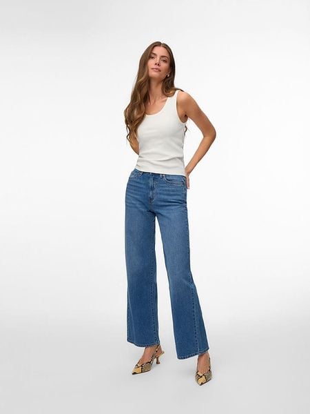 Vero Moda Top w kolorze białym rozmiar: M. Białe topy Vero Moda, m, bez wzorów, bez kołnierzyka, bez ramiączek. Za 55.95 zł.