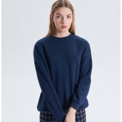 Gładka bluza oversize - Granatowy. Bluzy marki Cropp. W wyprzedaży za 39.99 zł.