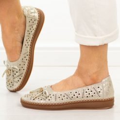 Złote ażurowe skórzane półbuty damskie Filippo Dp7664/26. Żółte półbuty wsuwane Filippo, na lato, w ażurowe wzory, z jeansu, casualowe, bez obcasa. Za 219.00 zł.