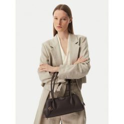 Torebka Calvin Klein. Brązowe torebki klasyczne Calvin Klein, bez wzorów, klasyczne, bez dodatków. Za 649.99 zł.
