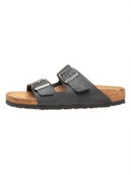 Birkenstock Skórzane klapki "Arizona" w kolorze czarnym rozmiar: 37. Czarne klapki Birkenstock, bez wzorów, klasyczne, z otwartym noskiem, bez obcasa, bez zapięcia. Za 436.90 zł.
