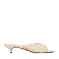 Klapki Nine West. Brązowe klapki Nine West, bez wzorów, bez obcasa, bez zapięcia. Za 229.99 zł.