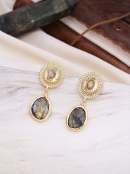 L'Atelier de Gaia Pozłacane kolczyki z labradorytami rozmiar: onesize. Szare kolczyki L'Atelier de Gaia, z labradorytem, pozłacane. Za 87.61 zł.