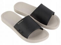 Klapki dla kobiet Ipanema ANAT CLASSIC. Brązowe klapki Ipanema, bez wzorów, z gumy, klasyczne, bez obcasa, bez zapięcia. Za 64.99 zł.