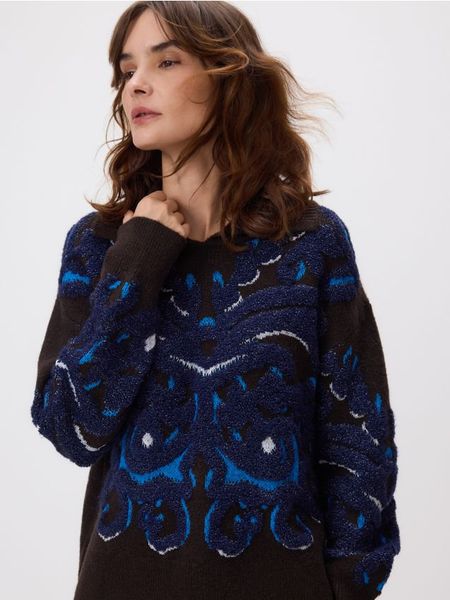 Wzorzysty sweter z kołnierzykiem - wielobarwny. Swetry Reserved, l, bez wzorów, z dzianiny, bez ramiączek. Za 239.99 zł.