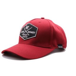 Czapka trucker –5 paneli –poliester z recyklingu /dla dorosłych (czerwony). Czerwone czapki z daszkiem SURF MONKEY, bez wzorów, z poliesteru, sportowe. Za 159.95 zł.