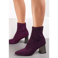 Ciemnofioletowe Botki Brokatowe na Metalicznym Słupku Qhassevine. Fioletowe botki Renee, z aplikacjami, ze szpiczastym noskiem, za kostkę, bez obcasa, na obcasie, bez zapięcia. Za 79.99 zł.