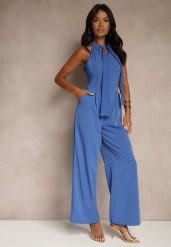 Niebieski Kombinezon Wide Leg z Ozdobnym Wiązaniem przy Szyi Silelia. Niebieskie sukienki Renee, na co dzień, l, bez wzorów, eleganckie, bez kołnierzyka, bez ramiączek, kopertowe. W wyprzedaży za 111.99 zł.