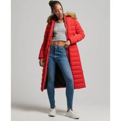 Damska długa kurtka Superdry Arctic. Czerwone kurtki Superdry, bez wzorów, z puchu, bez kaptura. Za 701.50 zł.