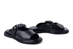 BOMBONELLA G019 507 107 czarny, klapki damskie. Czarne klapki Bombonella, bez wzorów, ze skóry, bez obcasa, na obcasie, bez zapięcia. Za 242.17 zł.