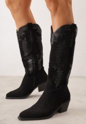 Czarne Kozaki w Stylu Kowbojek na Stożku z Haftami i Tłoczeniami Clila. Czarne kozaki Renee, bez wzorów, z jeansu, casualowe, bez obcasa, na obcasie, bez zapięcia. Za 199.99 zł.
