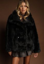 Czarna Dwustronna Kurtka Biker Ozdobiona Futerkiem Flitta. Czarne kurtki Renee, l, bez wzorów, z futra, eleganckie, bez kaptura. Za 349.99 zł.