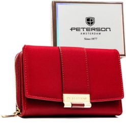Portfel damski wykonany ze skóry ekologicznej w czerwonym kolorze, model w orientacji poziomej - Peterson. Czerwone portfele Peterson, bez wzorów, ze skóry ekologicznej. Za 69.99 zł.