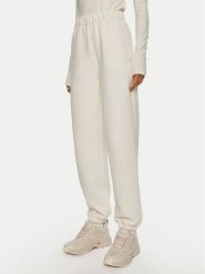 Calvin Klein Jeans Spodnie dresowe J20J223920 Biały Regular Fit. Białe spodnie dresowe Calvin Klein Jeans, bez wzorów, z dresówki. Za 239.99 zł.