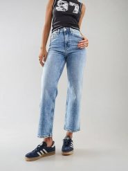 Monki Dżinsy - Regular fit - w kolorze błękitnym rozmiar: W26. Niebieskie jeansy Monki, bez wzorów, klasyczne, z podwyższonym stanem. Za 60.99 zł.