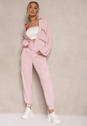 Różowy Komplet Dresowy Cargo Spodnie i Bluza Zdobiona Imitacją Kieszeni Nolhira. Czerwone bluzy Renee, l, z aplikacjami, z dresówki, wizytowe, bez ramiączek, bez kaptura. W wyprzedaży za 119.99 zł.