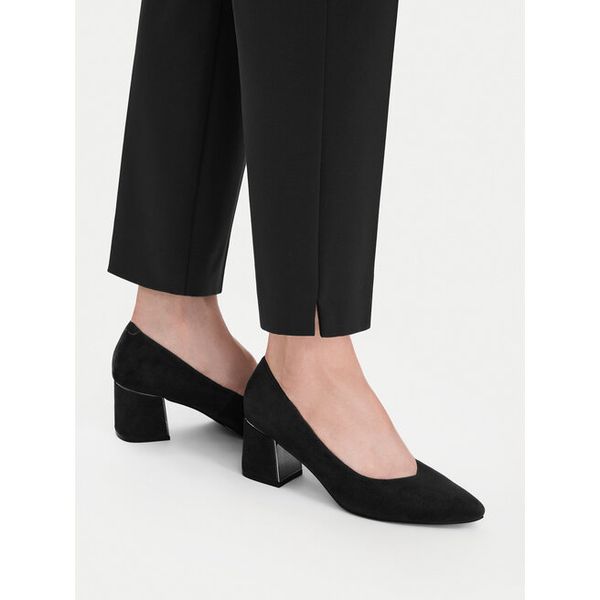 Czółenka Lasocki. Czarne czółenka Lasocki, bez wzorów, bez obcasa, bez zapięcia. Za 249.99 zł.