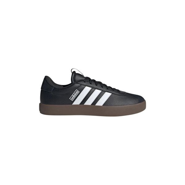 Buty VL Court 3.0. Białe buty sportowe lifestyle adidas, bez wzorów, z zamszu, sportowe, bez zapięcia. Za 239.00 zł.