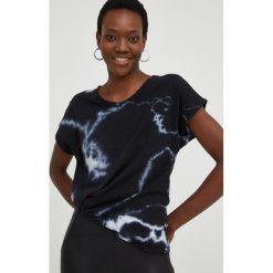 Answear Lab t-shirt damski kolor czarny. Czarne t-shirty Answear Lab, bez wzorów, z dzianiny, bez kołnierzyka, bez ramiączek. W wyprzedaży za 56.99 zł.