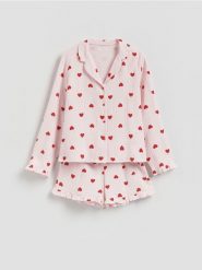 Muślinowa piżama w serca - różowy. Czerwone piżamy Reserved, l, bez wzorów, z bawełny, bez kołnierzyka, bez ramiączek. Za 149.99 zł.