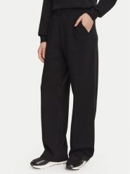 Liu Jo Sport Spodnie dresowe TF6213 J3958 Czarny Regular Fit. Czarne spodnie dresowe Liu Jo Sport, bez wzorów, z dresówki. Za 519.99 zł.