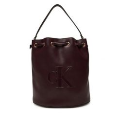Torebka Calvin Klein. Czerwone kopertówki Calvin Klein, bez wzorów, wizytowe, bez dodatków. Za 479.99 zł.