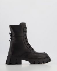 WORKERY DAMSKIE 4605002 BLACK. Czarne botki Venezia, bez wzorów, ze skóry, bez obcasa, bez zapięcia. Za 259.00 zł.