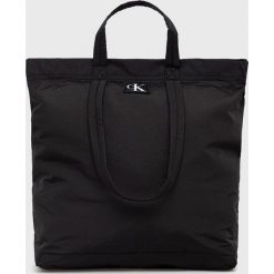 Calvin Klein Jeans torebka kolor czarny. Czarne shopper bag Calvin Klein Jeans, bez wzorów, z jeansu, na ramię, bez dodatków. Za 399.99 zł.
