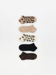 Krótkie skarpetki 5 pack - brązowy. Brązowe skarpetki Reserved, bez wzorów. Za 49.99 zł.