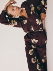 Bluzka kimono - ciemnofioletowy. Fioletowe bluzki Reserved, l, bez wzorów, z tkaniny, bez kołnierzyka, bez ramiączek. W wyprzedaży za 119.99 zł.