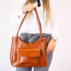 Torebka skórzana damska DAN-A T160 camel. Brązowe torebki klasyczne DAN-A, bez wzorów, ze skóry, biznesowe, bez dodatków. Za 349.99 zł.
