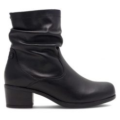 Botki Go Soft. Czarne botki GO SOFT, bez wzorów, bez obcasa, na słupku, bez zapięcia. Za 207.99 zł.