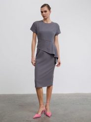 BGN Sukienka w kolorze antracytowym rozmiar: 38. Czarne sukienki BGN, na imprezę, bez wzorów, bez kołnierzyka, bez ramiączek, midi. Za 139.20 zł.