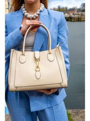 Victor & Hugo Paris Skórzana torebka "Beryn" w kolorze kremowym - 31 x 22 x 11,5 cm rozmiar: onesize. Brązowe torebki klasyczne Victor & Hugo Paris, bez wzorów, z materiału, przez ramię, bez dodatków. Za 347.99 zł.