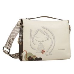 Torebka damska Anekke, z ozdobnym motywem i subtelnym logo zapinana na suwak wyposażona w regulowany pasek na ramię oraz dekoracyjną zawieszkę pojemn. Brązowe torebki klasyczne Anekke, bez wzorów, na ramię, bez dodatków. Za 359.00 zł.