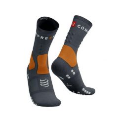 Skarpety trekkingowe Compressport Hiking Socks. Brązowe skarpetki Compressport, bez wzorów. Za 68.99 zł.