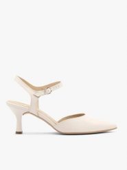 Kremowe ślubne czółenka slingback. Brązowe czółenka Ryłko, bez wzorów, z gumy, eleganckie, bez obcasa, bez zapięcia. Za 399.99 zł.