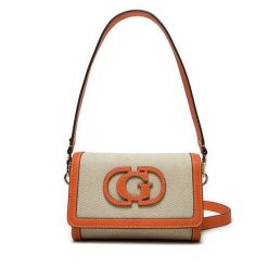 Torebka Guess. Brązowe torebki klasyczne Guess, z aplikacjami, klasyczne, bez dodatków. Za 479.99 zł.